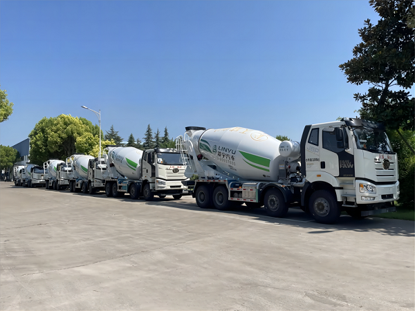 解放&凌宇一體化攪拌車(chē)交付客戶(hù)