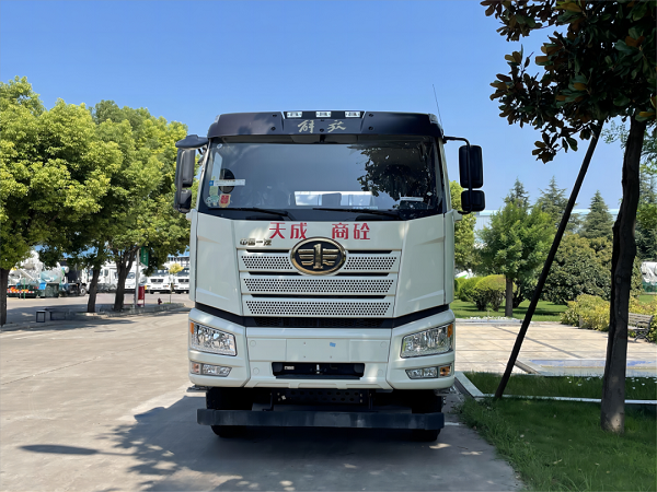 解放&凌宇一體化攪拌車(chē)交付客戶(hù)