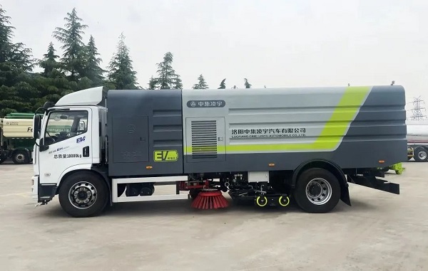 凌宇純電動(dòng)洗掃車(chē)的特點(diǎn)詳解！出色在哪？