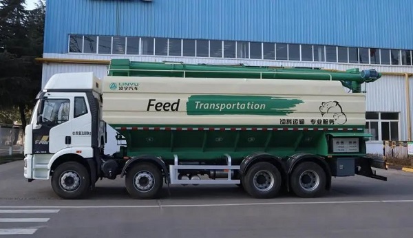 散裝飼料運(yùn)輸車(chē)的特點(diǎn)介紹！