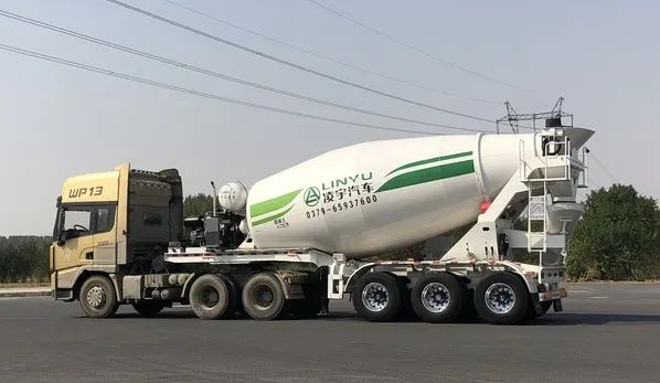 半掛混凝土攪拌車會(huì)是行業(yè)新風(fēng)口嗎？聽(tīng)聽(tīng)專家怎么說(shuō)
