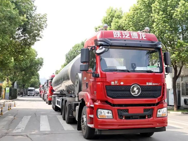 疫情之下，海外客戶線上訂車(chē)，20臺(tái)凌宇罐車(chē)批量交付！