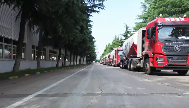 大單!100臺(tái)#粉罐半掛車 陸續(xù)發(fā)車，震撼#航拍