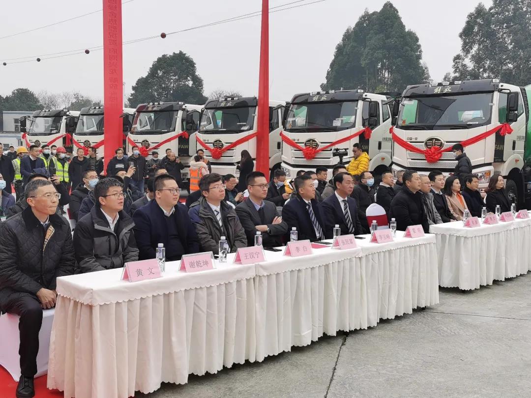 瑞虎迎新 戰(zhàn)績恢弘！80臺解放&凌宇一體化攪拌車交付蜀國之地