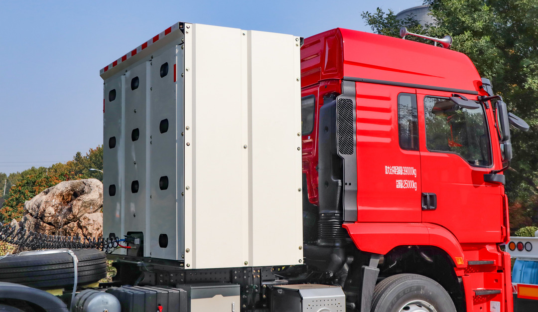 金秋暖陽，微風和煦！凌宇新能源粉罐半掛批量奔赴西南地區(qū)