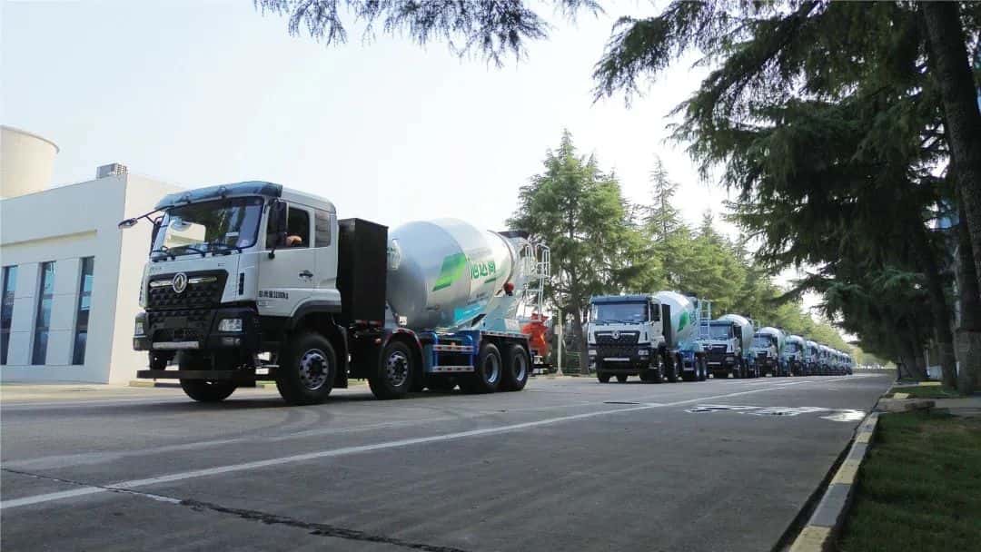 馭風(fēng)而行，中集車輛15臺(tái)新能源攪拌車駛?cè)牒?，繪就荊楚生態(tài)長(zhǎng)卷