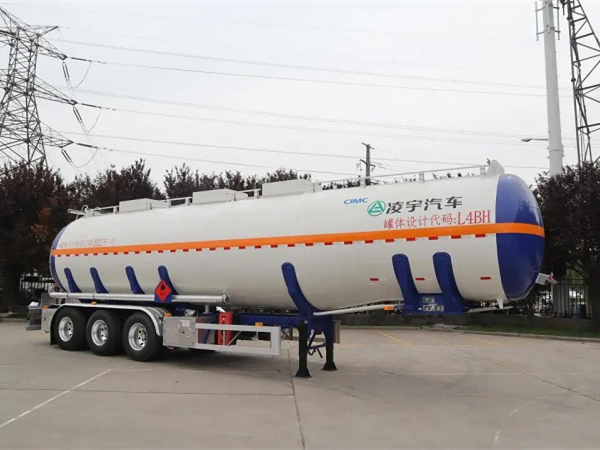 中集凌宇新款鋁合金易燃液體運輸車來了！