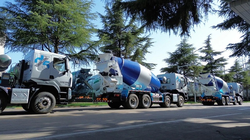 【發(fā)車(chē)新聞】凌宇攪拌車(chē)交付一線(xiàn)，牡丹花開(kāi)又逢君！