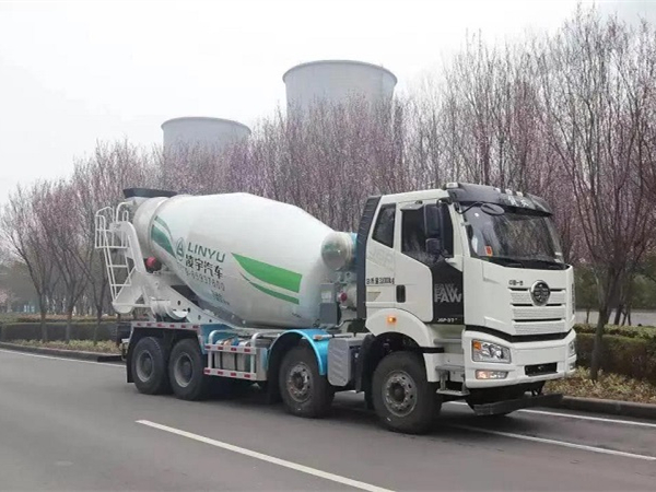 【重卡新聞】10月重卡銷5.2萬輛再降6成！全年重卡總銷量預(yù)計收官約140萬輛